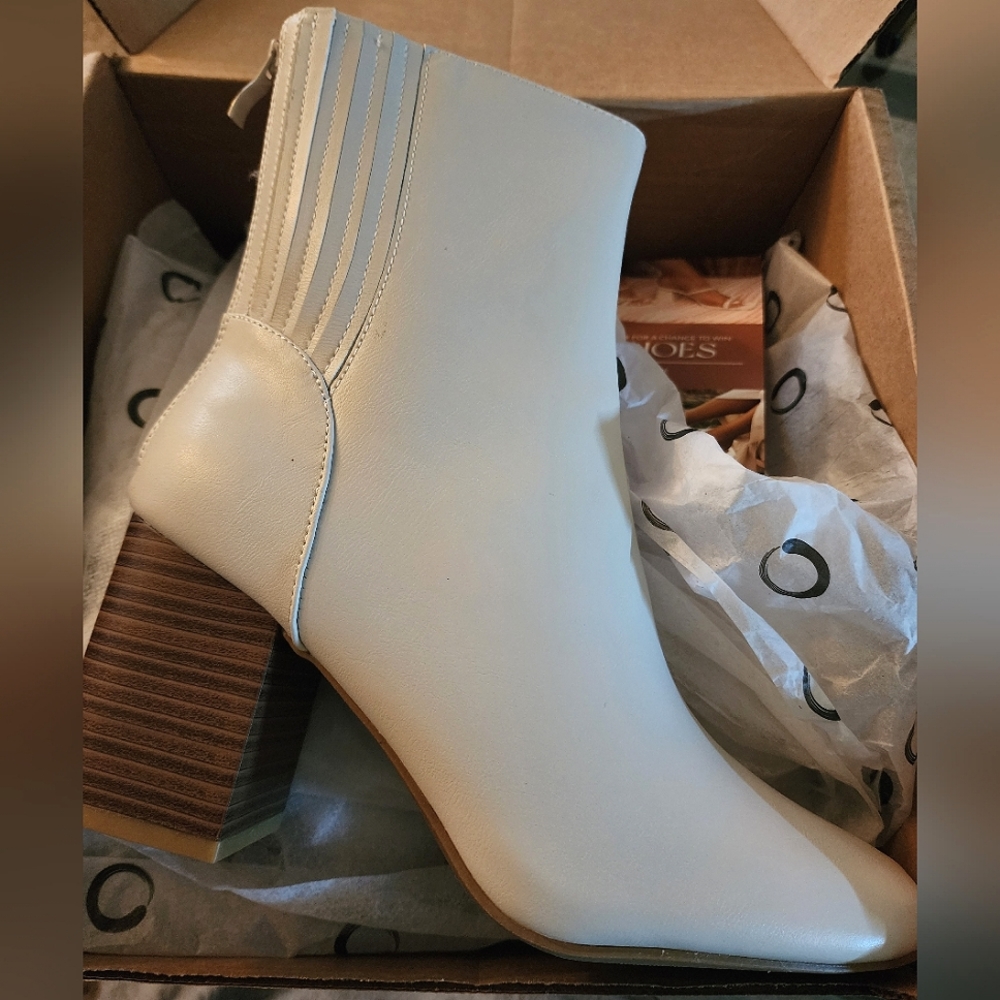 Journee Maize Booties